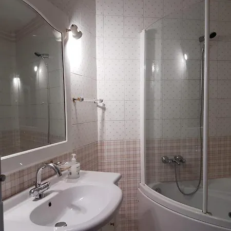 3 Bedroom In Mouraria アパート